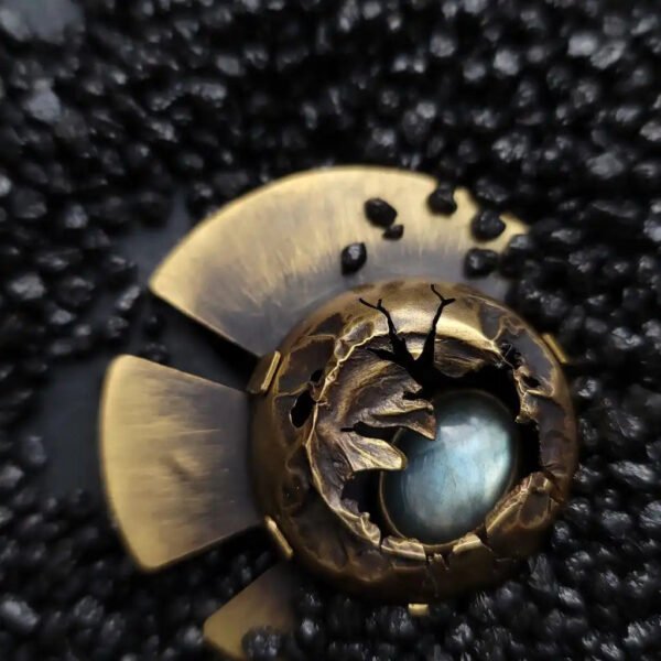 Broche nordique Strokkur inspirée d'Islande - labradorite – Image 5