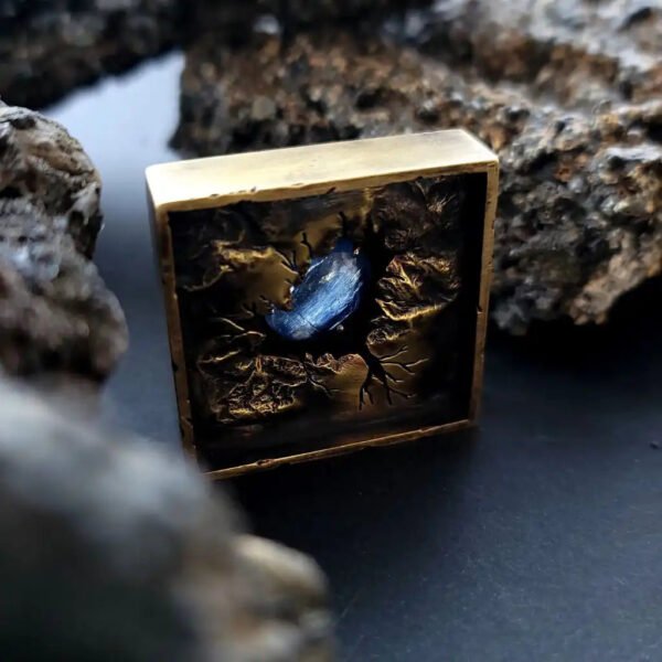 Broche nordique carrée Iceland Strokkur - cyanite