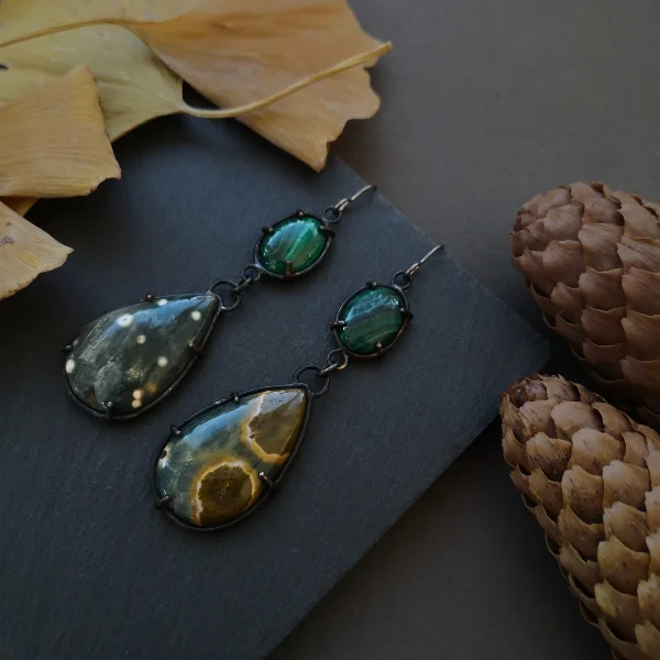 Des éléments de l'arrière plan pour créer une ambiance en photographie de bijoux Des éléments de l'arrière plan pour créer une ambiance en photographie de bijoux