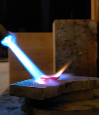 Bijoux faits main à Lannemezan Soudure d'un bijou fait main à Lannemezan