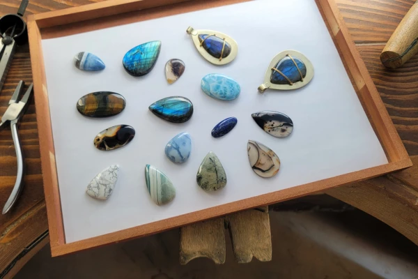 Choix de la pierre pour le stage sertissage Wrap à Lannemezan